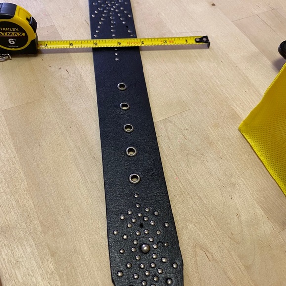 Black leather belt. Size small. {377} - Picture 5 of 8